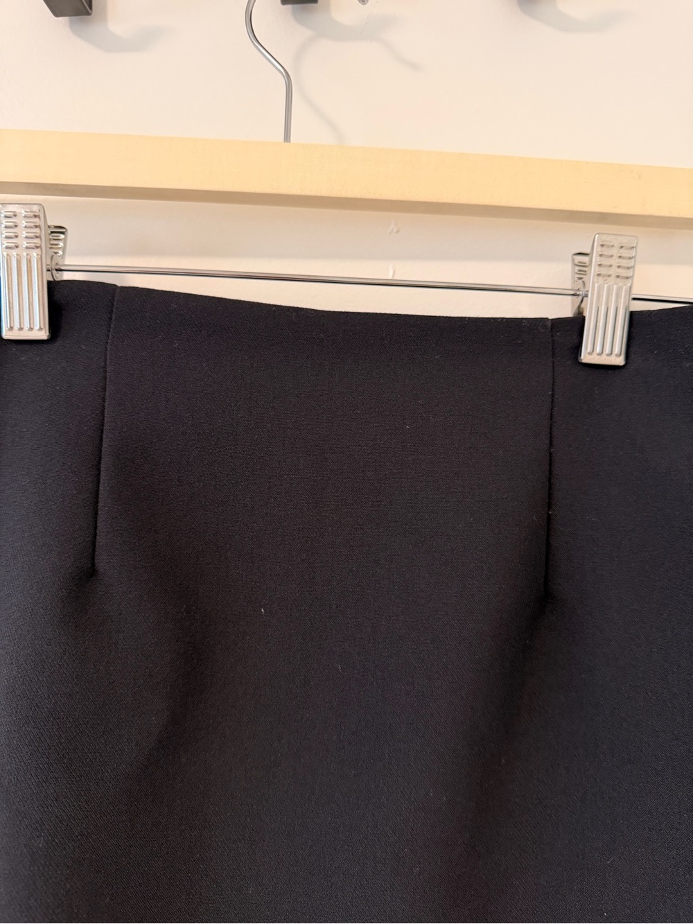 Abercrombie & Fitch Black Mini Skirt - Clean Tailored Cut - Picture 5 of 7